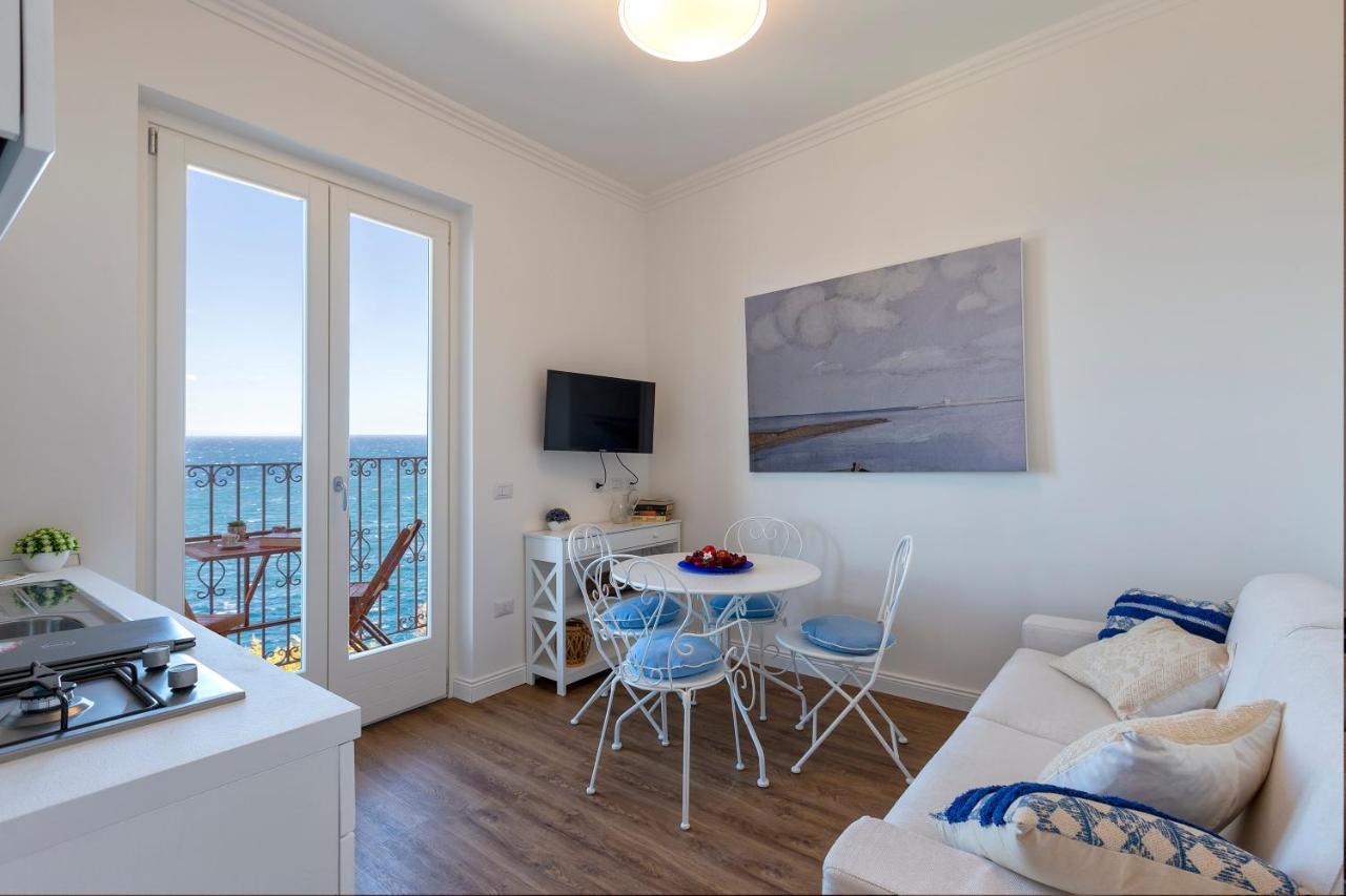 קאסטלסארדו “Cielo E Mare”, Casetta Nel Cuore Del Borgo Antico / “Sky & Sea”, Charming In The Heart Of Old Village מראה חיצוני תמונה