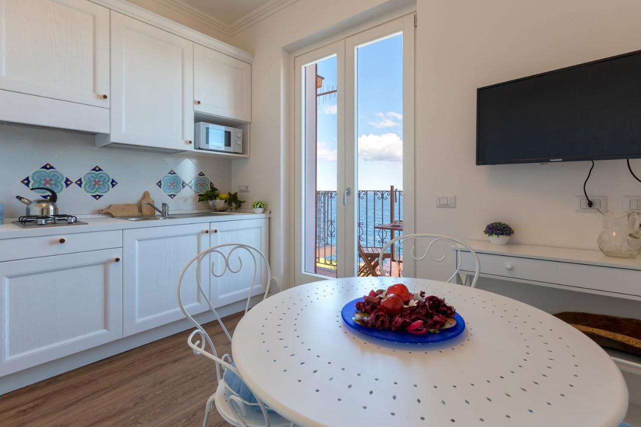 קאסטלסארדו “Cielo E Mare”, Casetta Nel Cuore Del Borgo Antico / “Sky & Sea”, Charming In The Heart Of Old Village מראה חיצוני תמונה